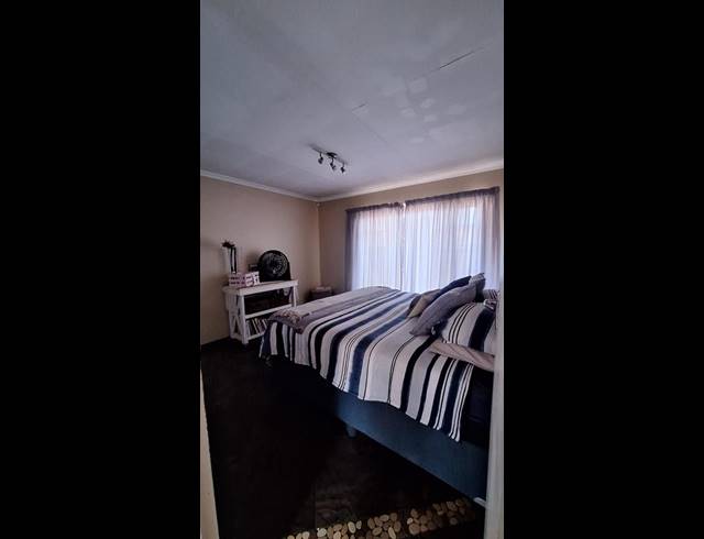 2 BEDROOM PROPERTY TO RENT IN ROOIHUISKRAAL NORTH